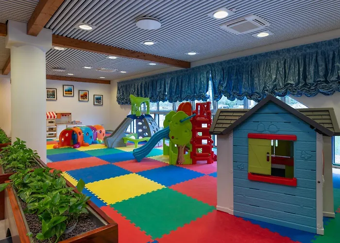 Otel Aparthotel Holiday 4*