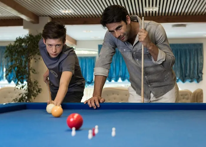 호텔 Aparthotel Holiday 비비오네