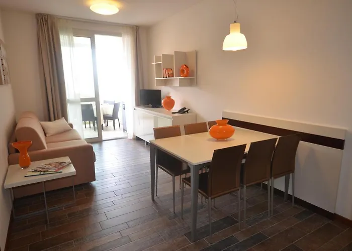 Otel Aparthotel Holiday 4*